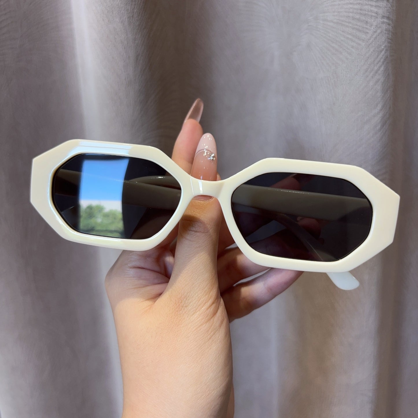 Square Frame Sunglasses - By LAQUEZ.