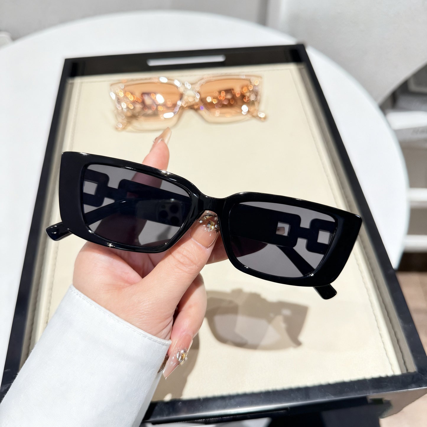 Rectangular Sunglasses - By LAQUEZ.