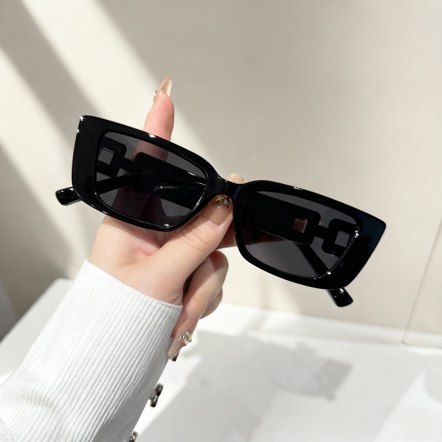 Rectangular Sunglasses - By LAQUEZ.