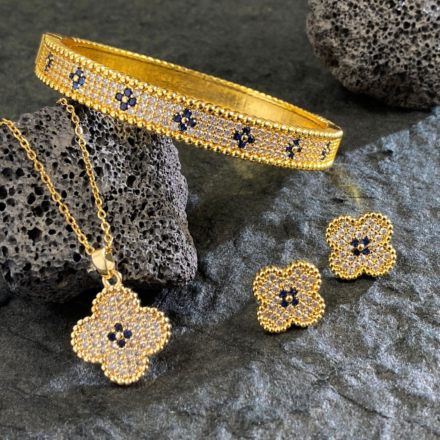 Clover Royale Jewelry Set - By LAQUEZ.