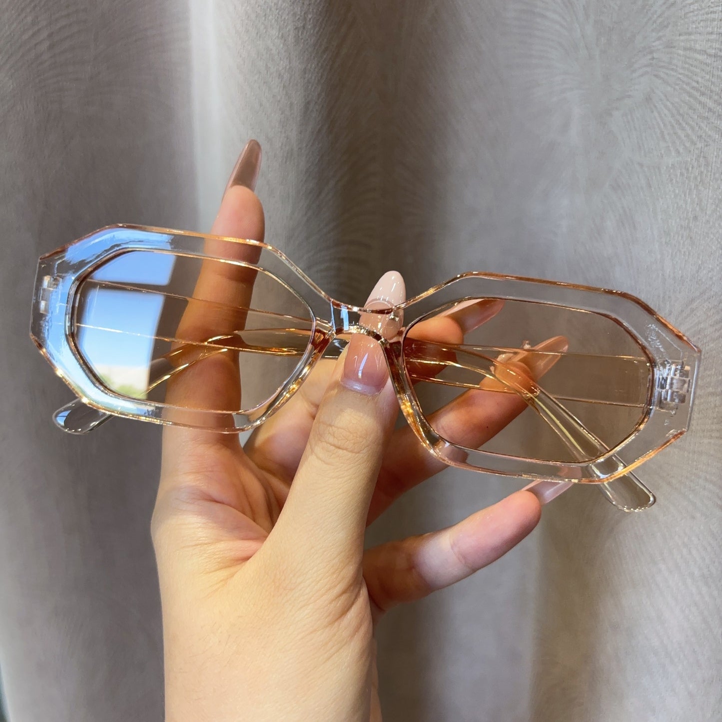 Square Frame Sunglasses - By LAQUEZ.