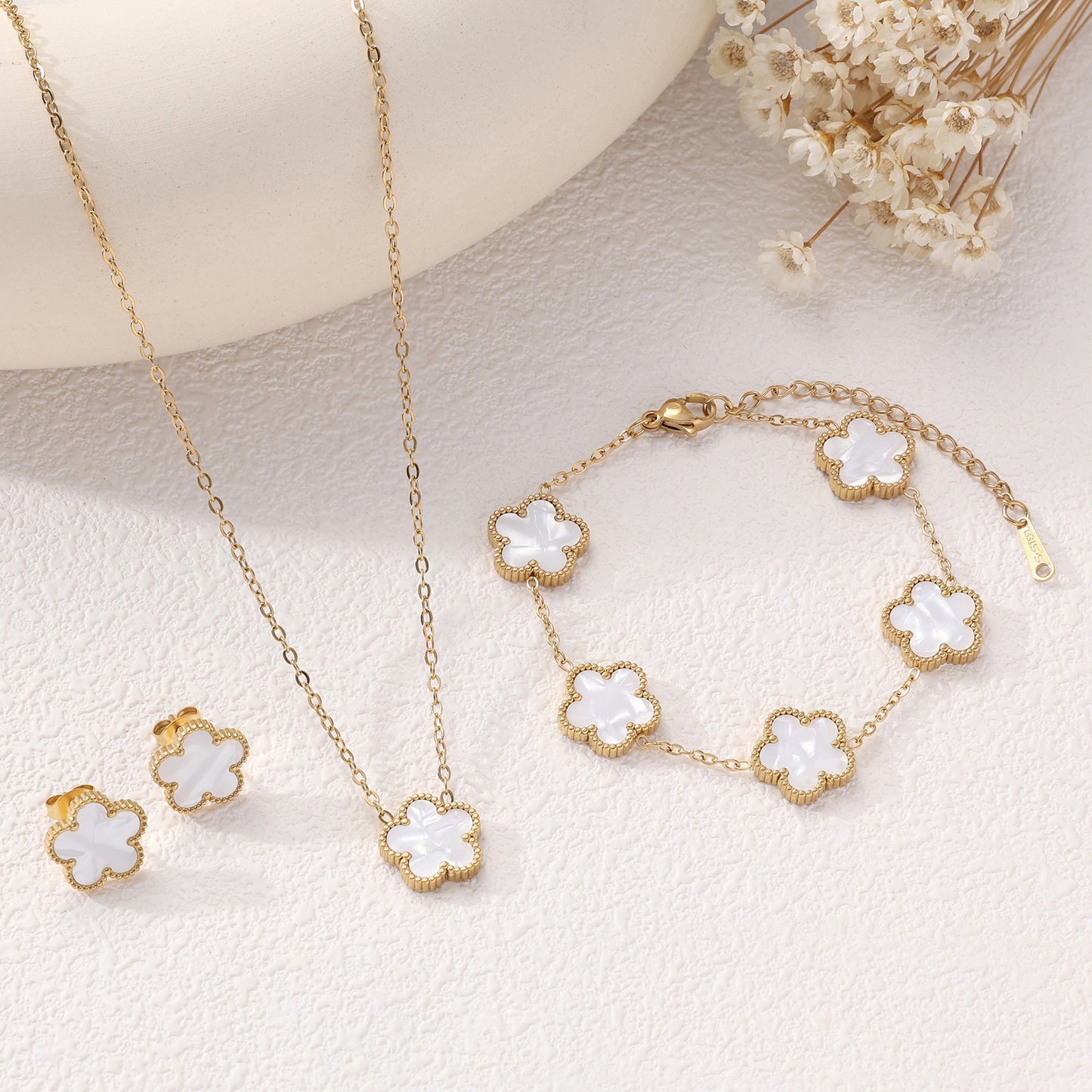 Clover Jewelry - By LAQUEZ.
