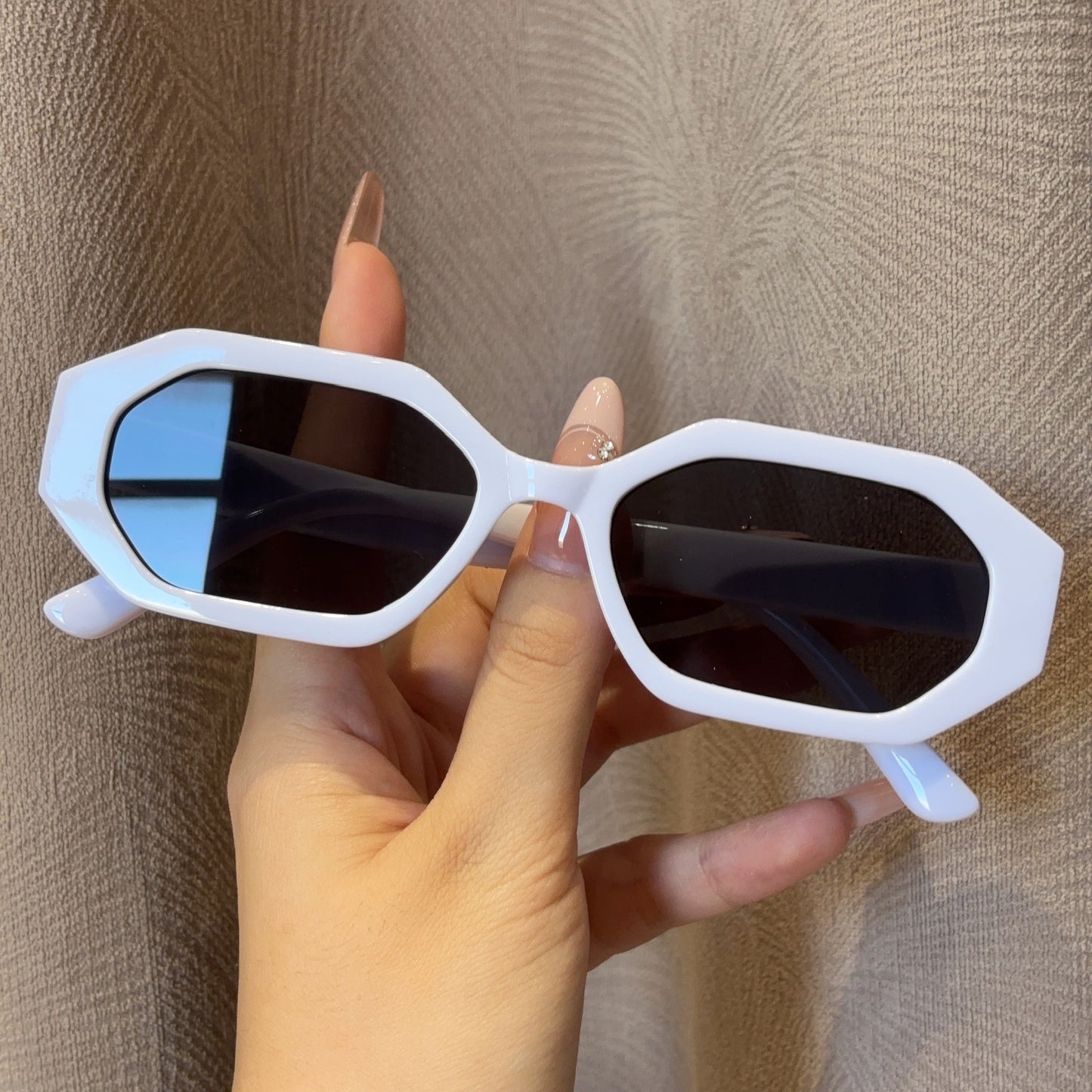 Square Frame Sunglasses - By LAQUEZ.
