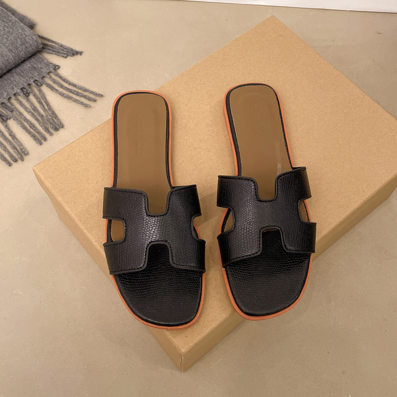 Coastal Comfort Slides - By LAQUEZ.