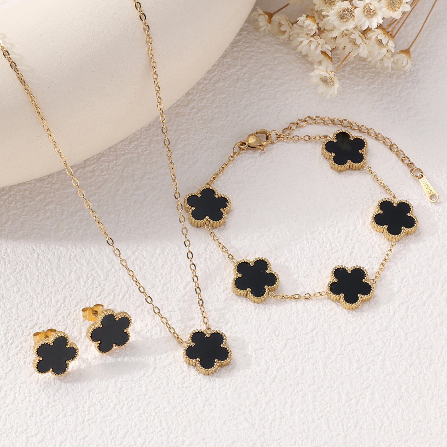 Clover Jewelry - By LAQUEZ.