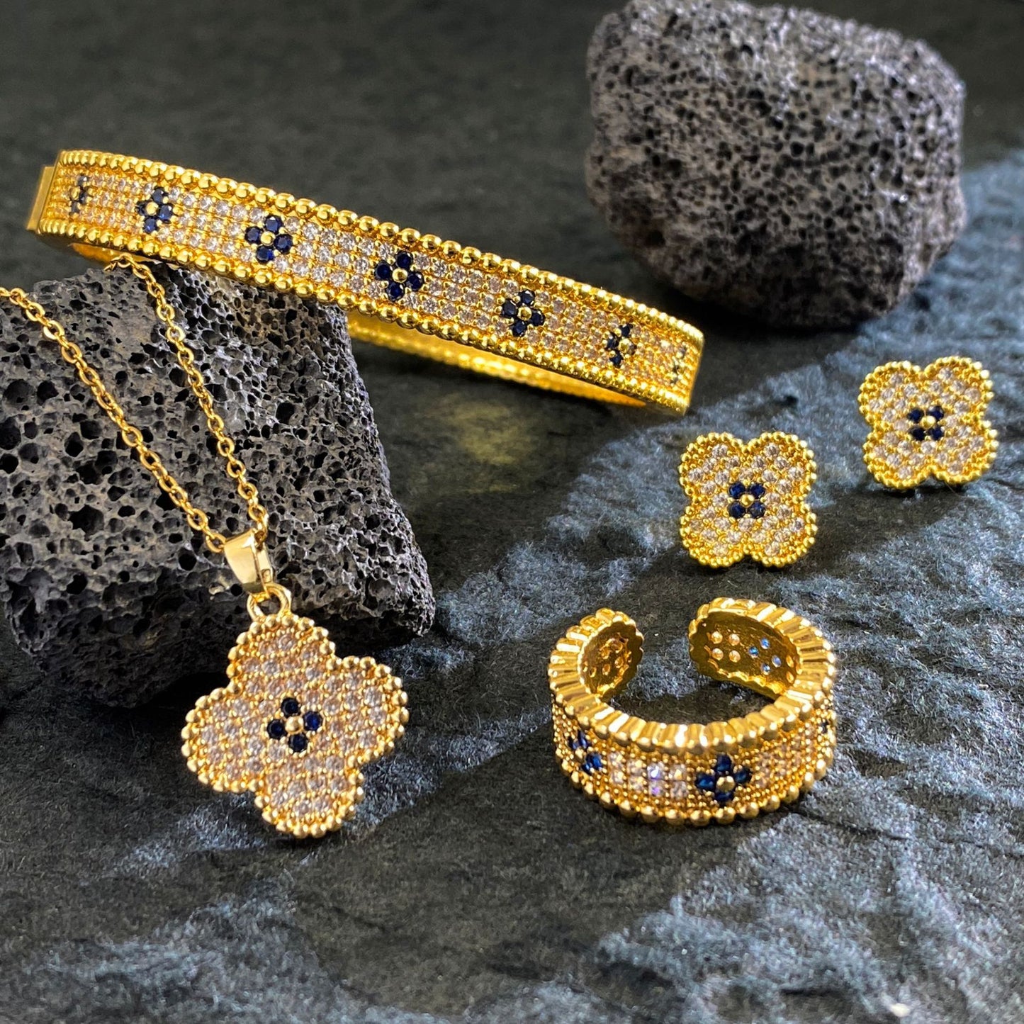 Clover Royale Jewelry Set - By LAQUEZ.