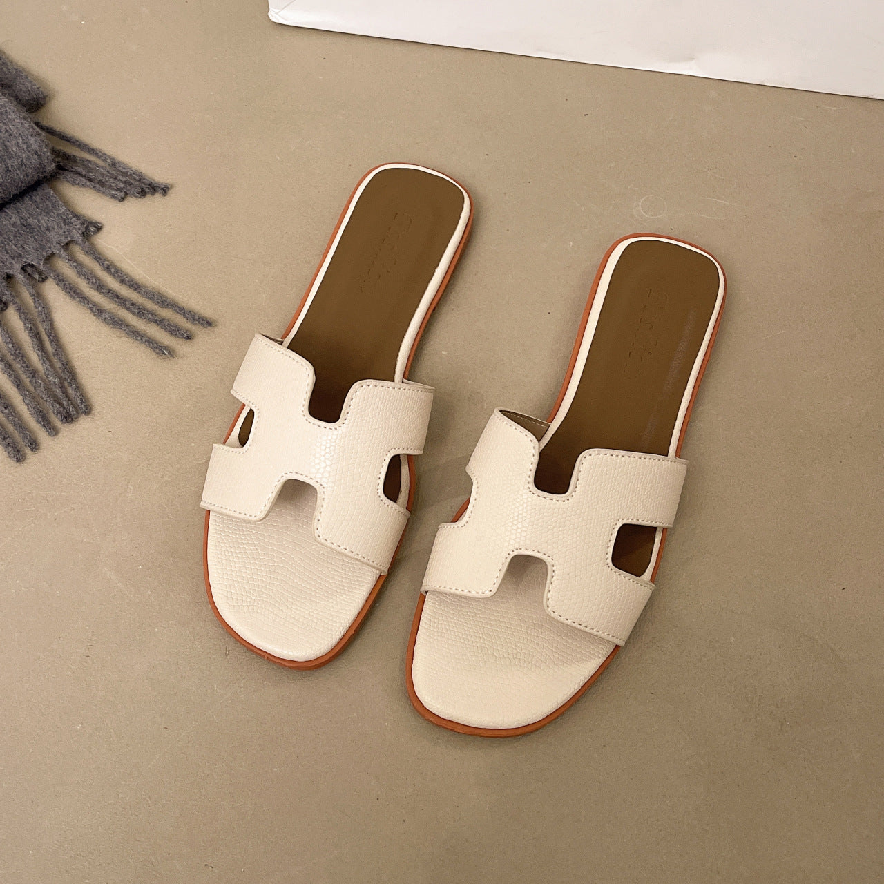 Coastal Comfort Slides - By LAQUEZ.