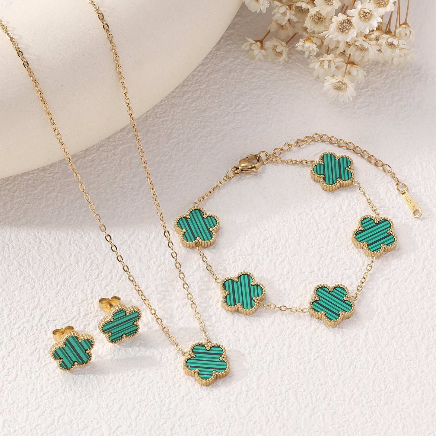 Clover Jewelry - By LAQUEZ.